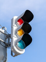 雪が多い地域に多く見られる縦型の信号機。(北海道内にて)
