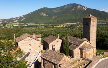 Obraz premium View of Saint Peter's church - Route of Serralbo Churches, Huesca province, Aragon, Spain