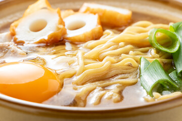 鍋焼きラーメンのアップ。高知県須崎市名物鍋焼きラーメン風。
