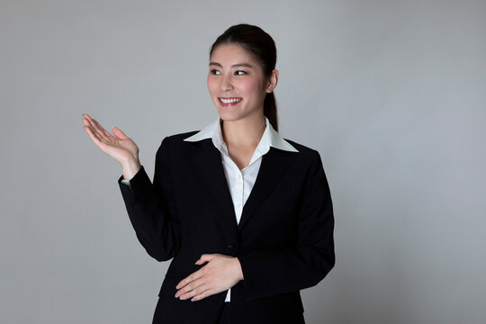 スーツを着た女性のポートレート