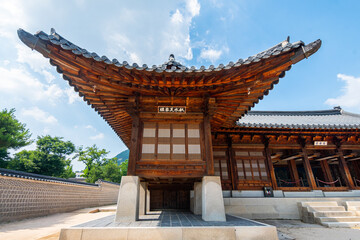 views of Gyeongbokgoong palace complex in seoul city - obrazy, fototapety, plakaty