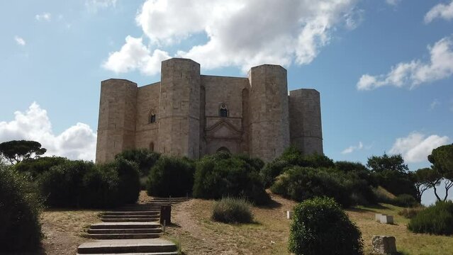 Castel del Monte. Puglia, Italy. Timelapse. Hyperlapse.