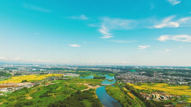 晴天の秋の相模川の風景