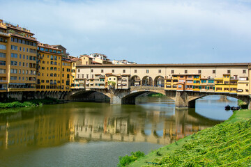 Obraz premium view of ponte vecchio in florence
