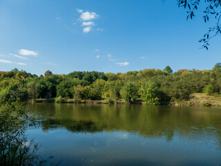Fototapeta na wymiar photograph of a river bank in early autumn
