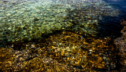 Clear shallow water with rocky bottom. - 651032946