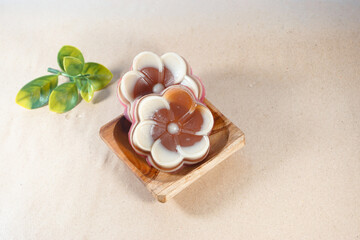 Flower-shaped Jelly Pudding with three color combinations.