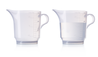 Messbecher,  mit und ohne Flüssigkeit