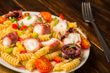 Ensalada de pasta con pulpo