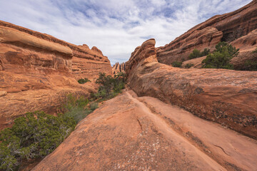 hiking the devils garden trail, arches national park, usa