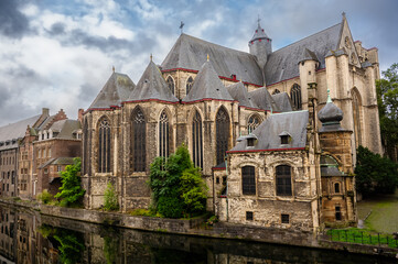 Fototapeta na wymiar Beautiful historic streets in Gent 