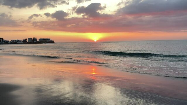 SPIAGGIA SUDAMERICANA AL TRAMONTO
