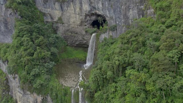 Ventanas de tisquizoque, cascadas ubicadas en el departamento de Santander Colombia