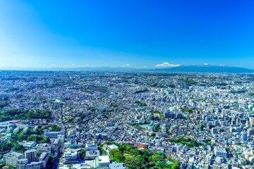 横浜風景みなとみらいから望む富士山と街並み