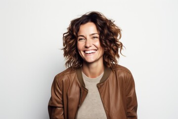 Obraz premium Portrait photography of a happy French woman in her 30s against a white background