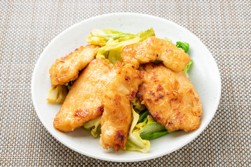 鶏むね肉と春キャベツの甘辛炒め。
