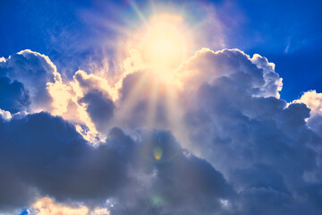 夕焼け雲と太陽光線