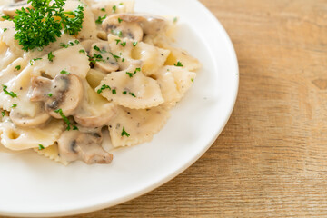 farfalle pasta with mushroom white cream sauce
