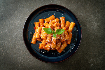 Rigatoni pasta with tomato sauce and cheese