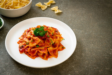 farfalle pasta in tomato sauce with parsley
