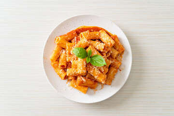 Rigatoni pasta with tomato sauce and cheese