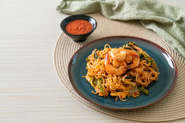 Stir-fried instant noodles sukiyaki with shrimps
