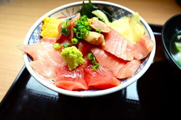 海鮮丼