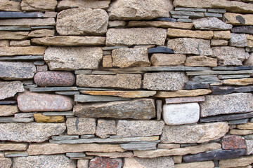 Decorative wall masonry made of natural stones