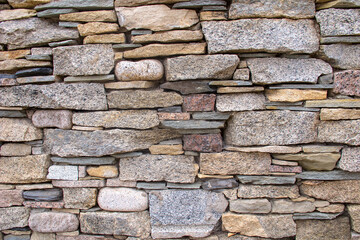 Decorative wall masonry made of natural stones