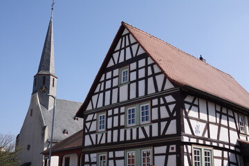 Fachwerkhaus und Kirche in Egelsbach