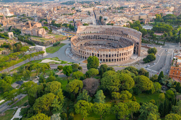 Vista aerea del Colosseo a Roma. L'anfiteatro Flavio