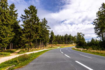 Fototapeta premium Schöne Wanderung durch den Hochtaunus am Feldberg an einen wunderschönen Spätsommertag - Hessen - Deutschland