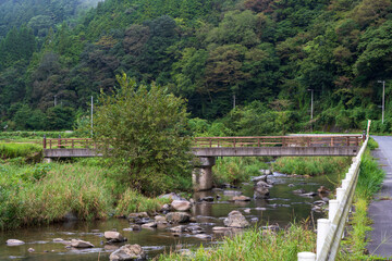 日本の岡山県真庭市の農村の美しい風景 © 仁 藤原