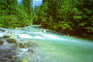 Górska rzeka © Michal Przystas