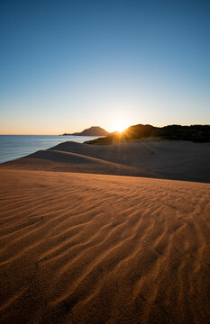 鳥取砂丘の日の出 © ATSUSHI