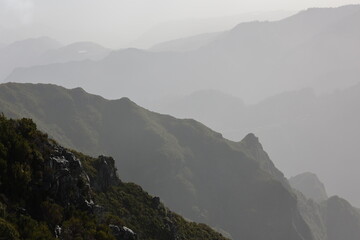 góra, krajobraz, niebo, chmury, mgła, podróż, turystyka, ścieżka, panorama, Madeira, Portugalia, zieleń, park, kamienie. skały