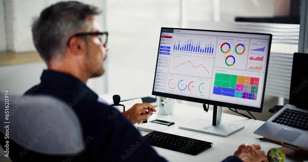 Aufkleber Business Data Analyst Using KPI Data Dashboard