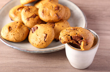 Mocha cookies with chocolate served