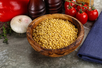 Dry ptitim heap in the bowl