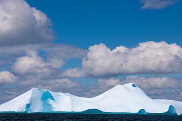 The ice on the continent of Antarctica, where ice mountains melt into the sea, is widely recognized...