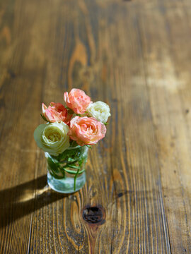 テーブルの薔薇　