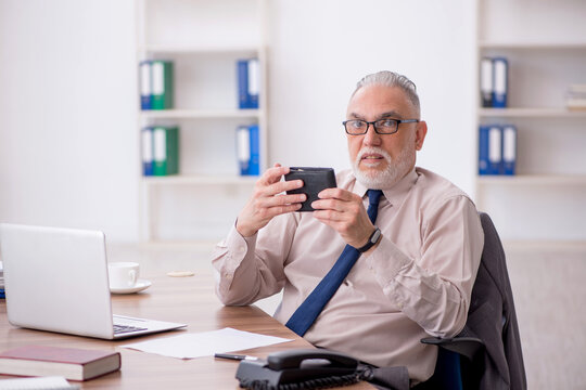 Old male employee in planning retirement concept