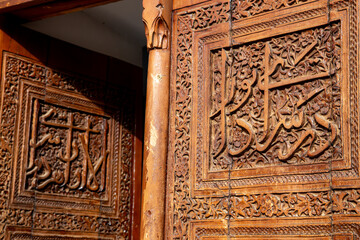 design open door door carving artifacts wonderful historical building door - obrazy, fototapety, plakaty