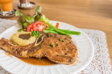 pepper steak made from pork and bone