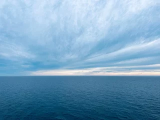 Abwaschbare Fototapete Cloudy sky at the sea horizon, dark cloudy sky at the seascape, sunset time © Oksana