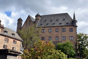 Fototapeta na wymiar Landgrafenschloss Marburg im Herbst
