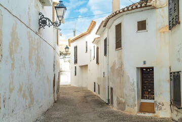 Fototapeta na wymiar Charming old streets of the historic town of Altea with classic old white houses