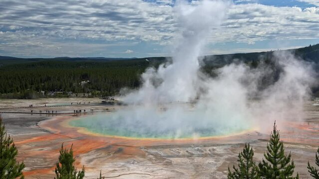 Grand Prismatic Spring, Midway Geyser Basin, Yellowstone National Park, Wyoming, United States of America