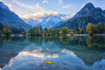 Jasna lake in Triglav national park, Kranjska Gora, Slovenia, autumn landscape. Scenic view of a clear water with reflection and stunning rocky Alps mountains, outdoor travel background - obrazy, fototapety, plakaty