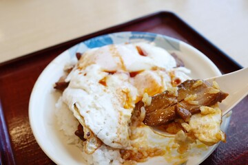 愛媛県今治市のB級グルメ　焼豚玉子飯